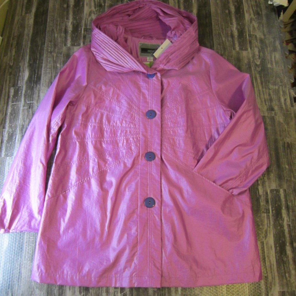 NWT Pleated Hood Water/Wind Resistant Jacket